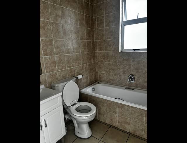 2 BEDROOM APARTMENT FOR SALE IN BRYANSTON